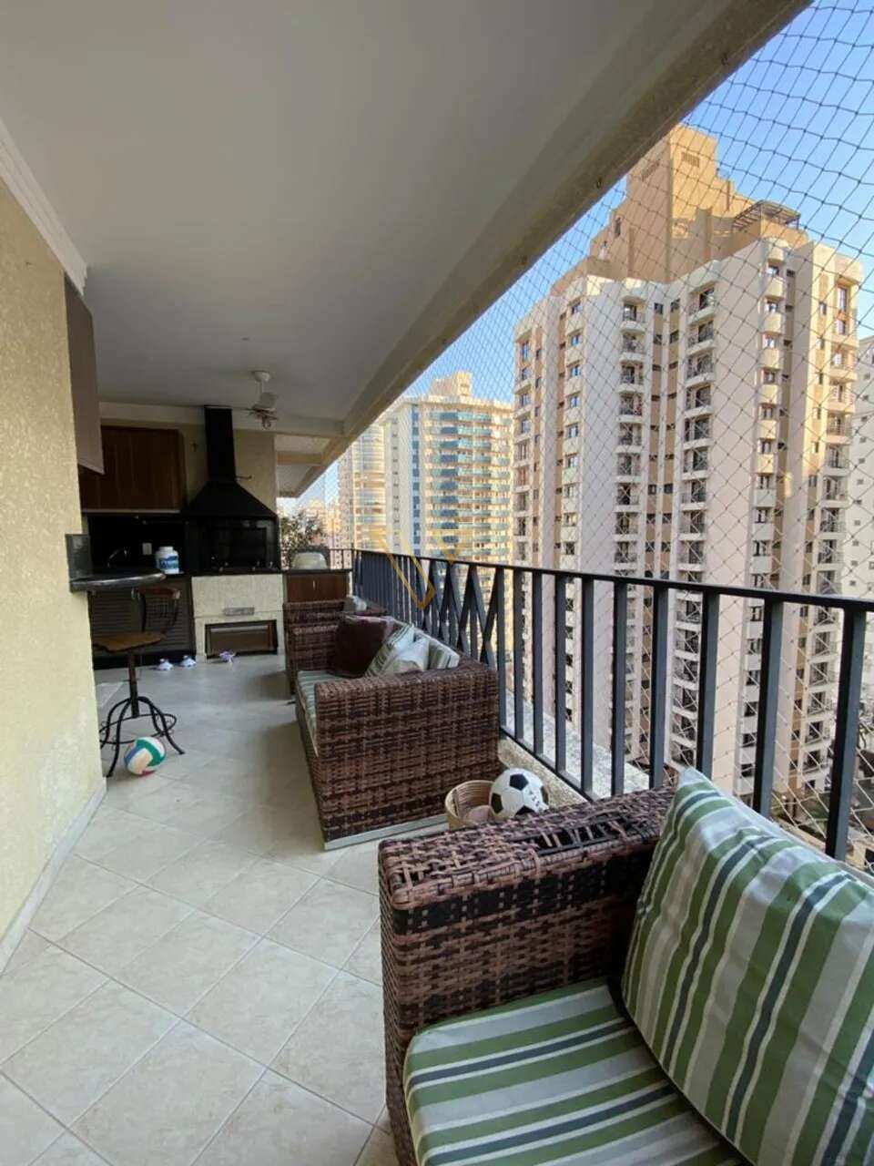 Apartamento no Edificio Solar dos Manacas, 152 m² 4 dormitórios sendo 1 suite, varanda gourmet e 4 vagas de garagem - Vex Imóveis