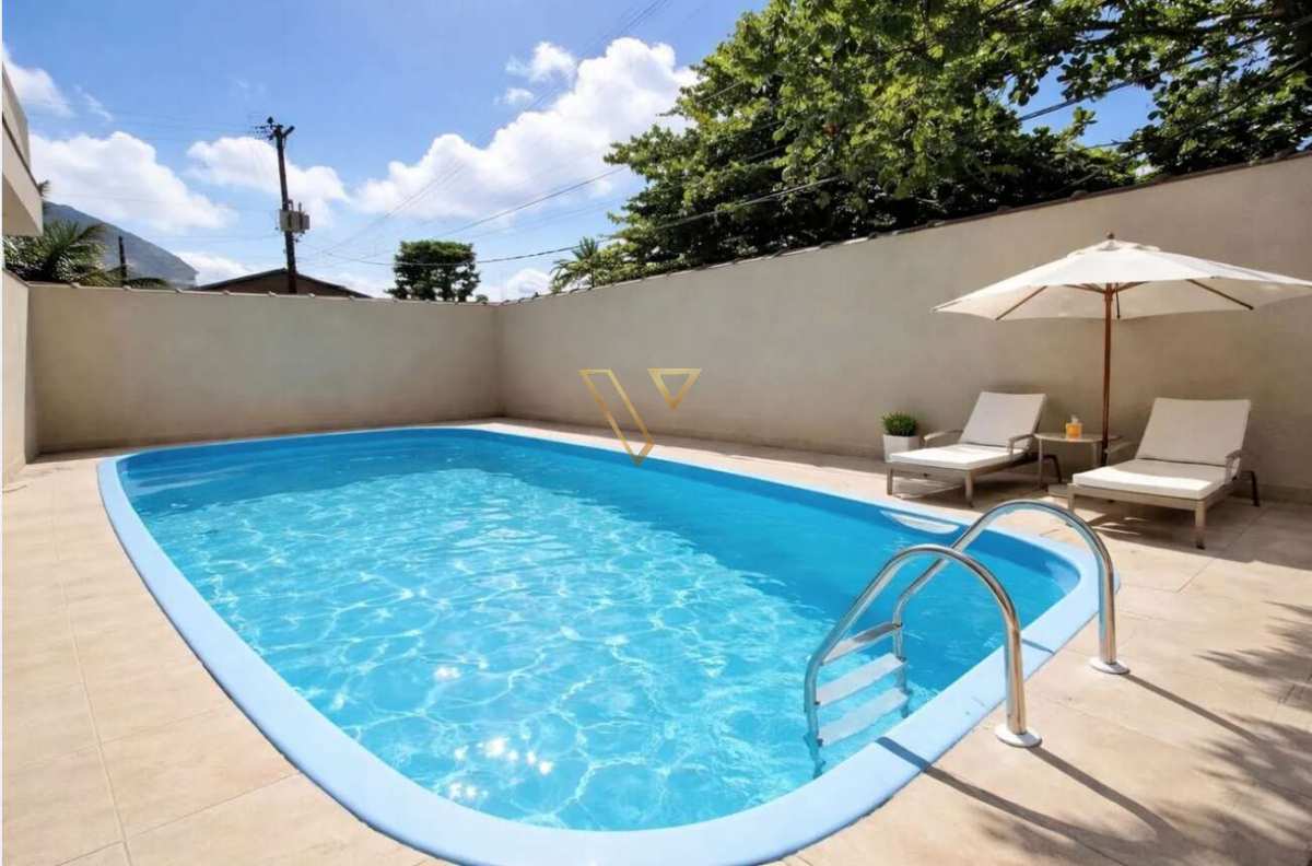 Condomínio Requinte do Sapé, em Maranduba, Ubatuba, este belíssimo apartamento está a poucos passos do mar ! - Vex Imóveis