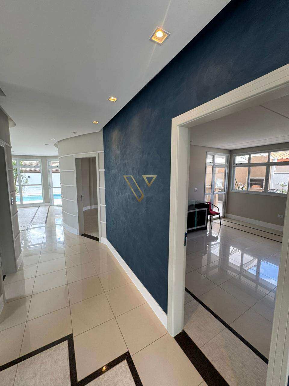 Apresentamos esta excelente residência localizada no renomado Condomínio Esplanada do Sol, - Vex Imóveis