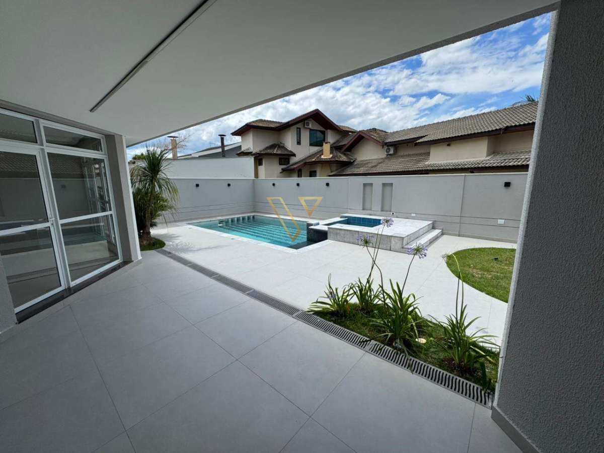 Apresentamos esta excelente residência localizada no renomado Condomínio Esplanada do Sol, - Vex Imóveis