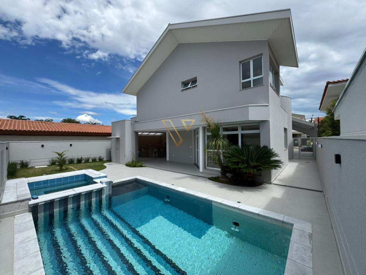 Apresentamos esta excelente residência localizada no renomado Condomínio Esplanada do Sol, - Vex Imóveis