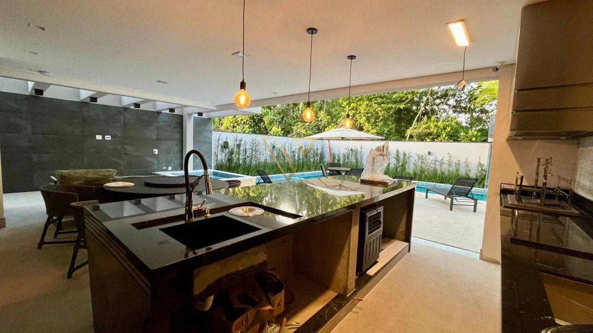 Bem-vindo à sua nova casa dos sonhos em Bertioga! Esta propriedade excepcional oferece uma experiência de vida luxuosa e confortável - Vex Imóveis