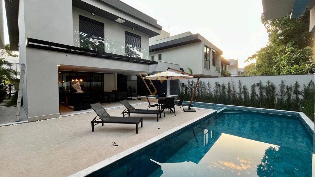 Bem-vindo à sua nova casa dos sonhos em Bertioga! Esta propriedade excepcional oferece uma experiência de vida luxuosa e confortável - Vex Imóveis