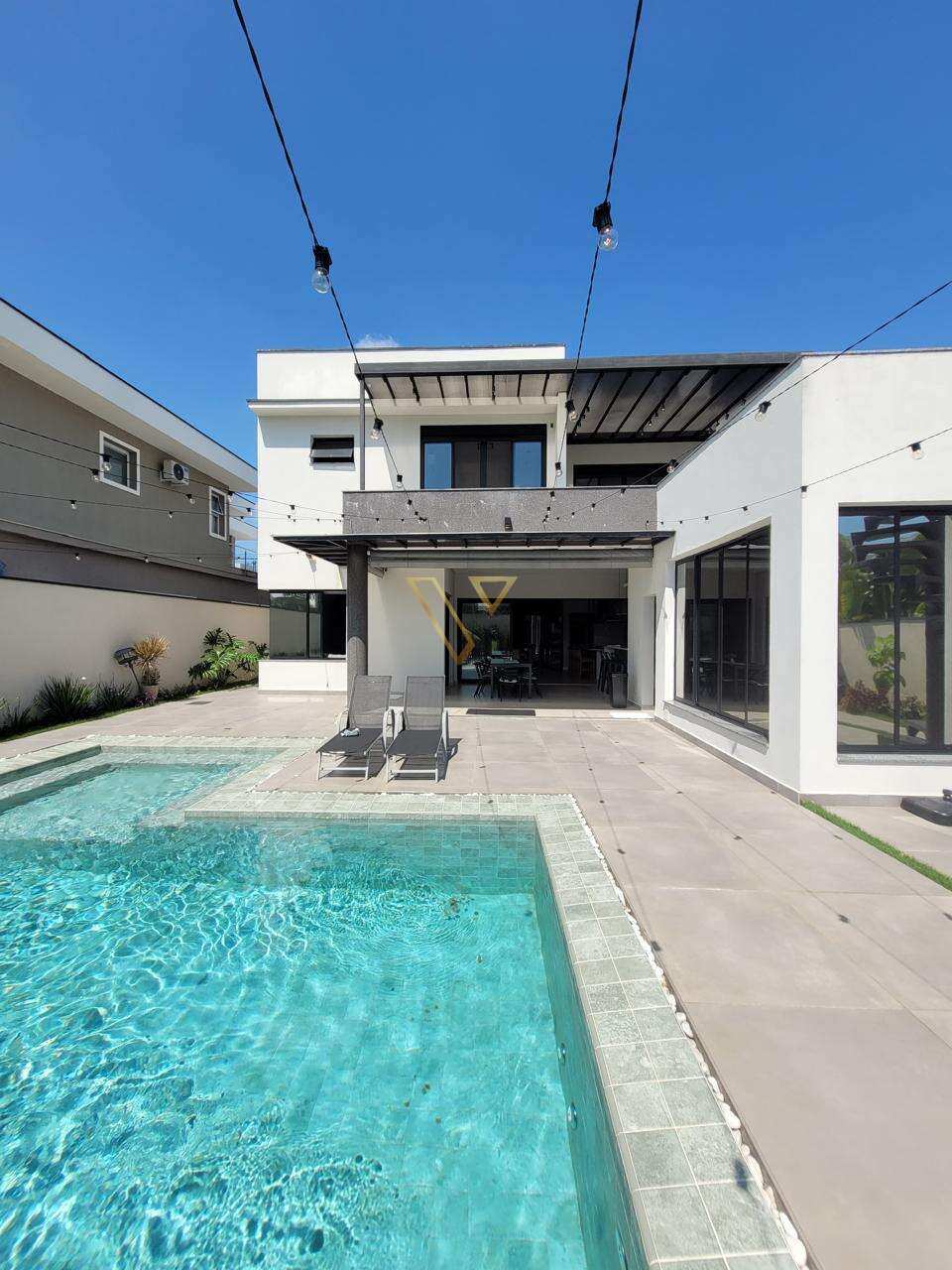 CASA DE ALTO PADRÃO NA REGIÃO DO AQUARIUS ,530 M² DE TERRENO E 390 M² DE AREA CONSTRUIDA