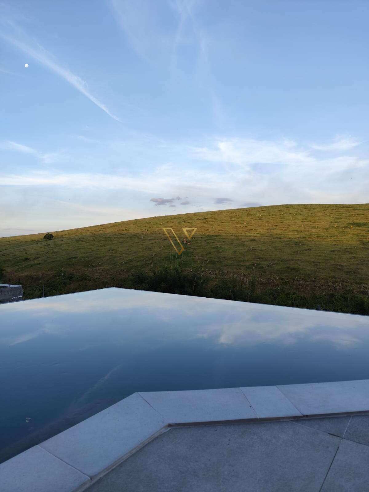 Sobrado de 371 m² em um terreno de 479 m² no Condominio Alphaville – sofisticação, conforto e lazer completo com piscina borda infinita , - Vex Imóveis