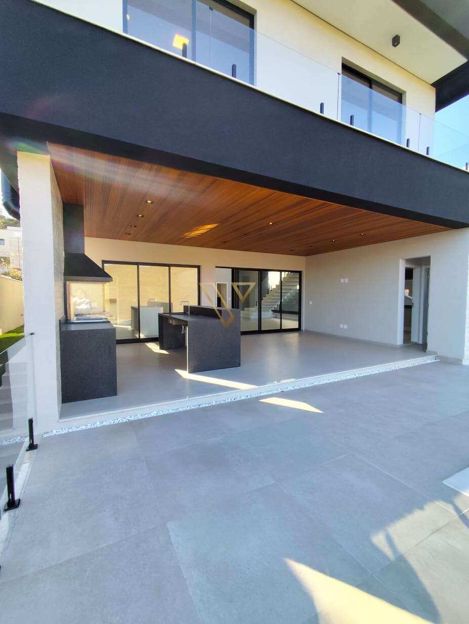 Sobrado de 371 m² em um terreno de 479 m² no Condominio Alphaville – sofisticação, conforto e lazer completo com piscina borda infinita , - Vex Imóveis