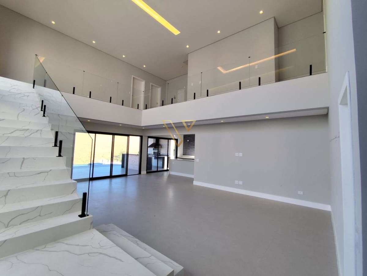 Sobrado de 371 m² em um terreno de 479 m² no Condominio Alphaville – sofisticação, conforto e lazer completo com piscina borda infinita , - Vex Imóveis