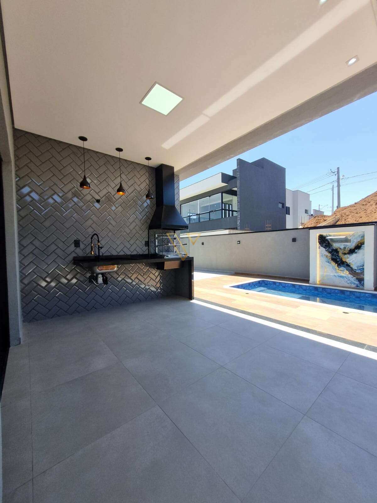 CASA MODERNA COM PISCINA,COM ACABAMENTO DE EXCELENTE PADRÃO EM CONDOMINIO -CAÇAPAVA -SP - Vex Imóveis