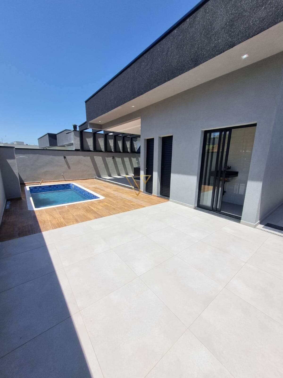 CASA MODERNA COM PISCINA,COM ACABAMENTO DE EXCELENTE PADRÃO EM CONDOMINIO -CAÇAPAVA -SP - Vex Imóveis