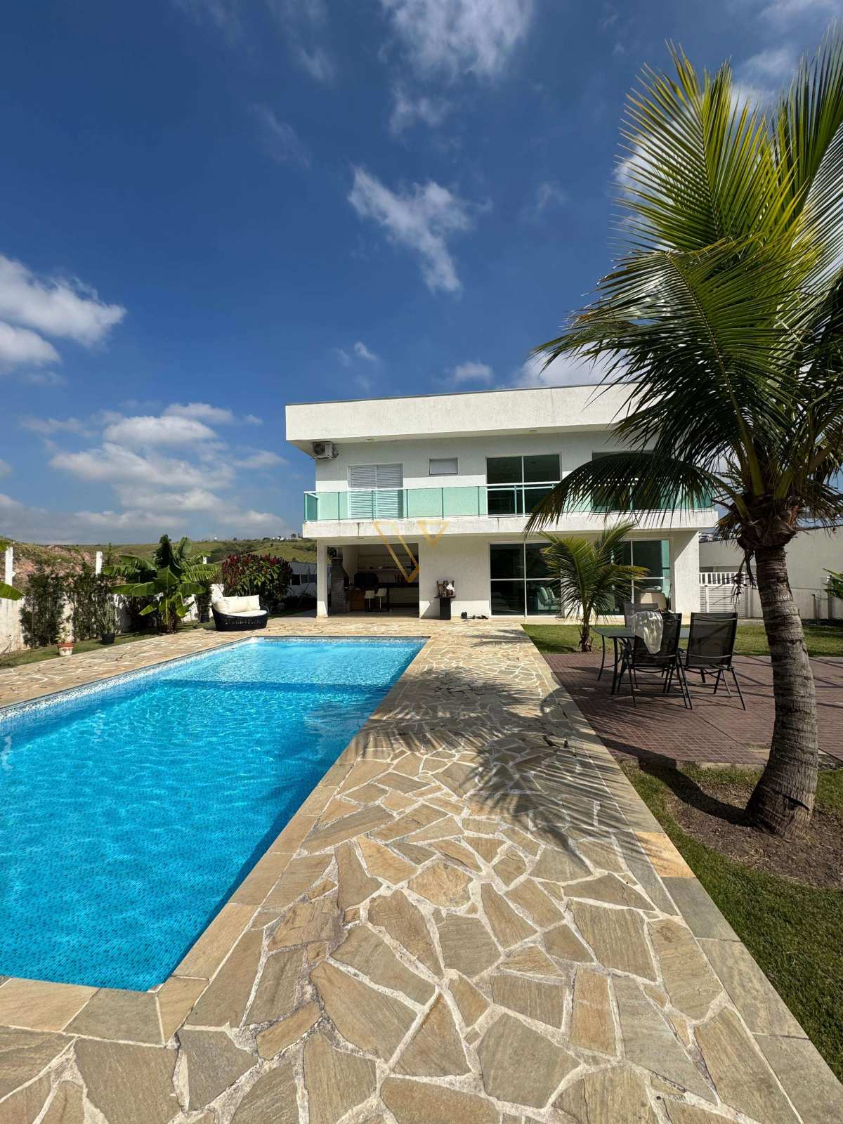 Sobrado de Alto Padrão no Condomínio Mirante do Vale – Jacareí/SP - Vex Imóveis