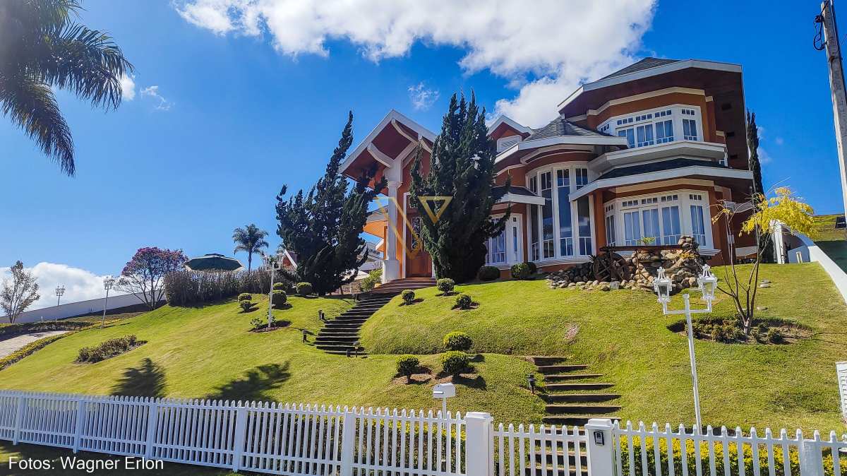 Casa em Condomínio Fechado – Quinta dos Lagos, Paraibuna Arquitetura: Estilo Vitoriano Moderno