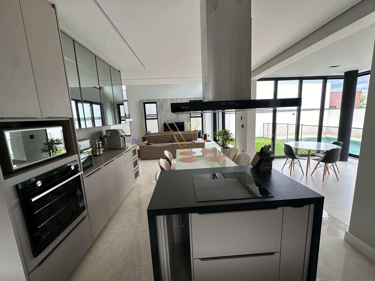 Residência com arquitetura moderna e imponente, localizado no prestigiado Condomínio Verana. - Vex Imóveis