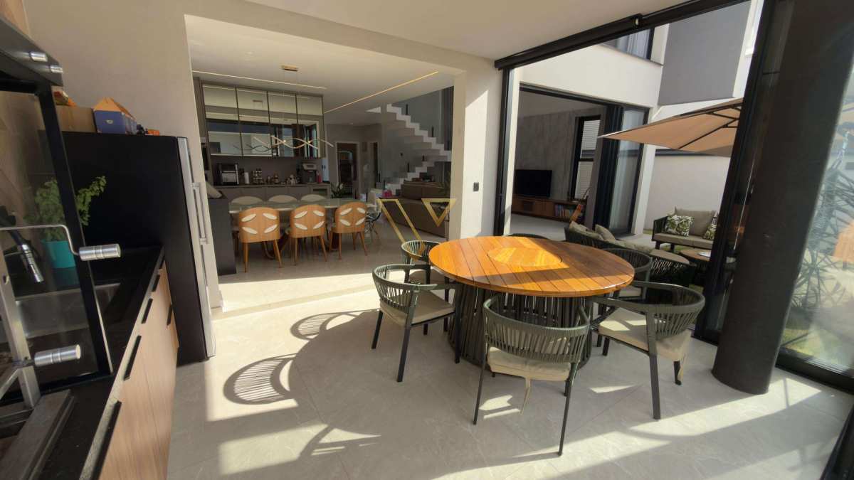 Residência com arquitetura moderna e imponente, localizado no prestigiado Condomínio Verana. - Vex Imóveis