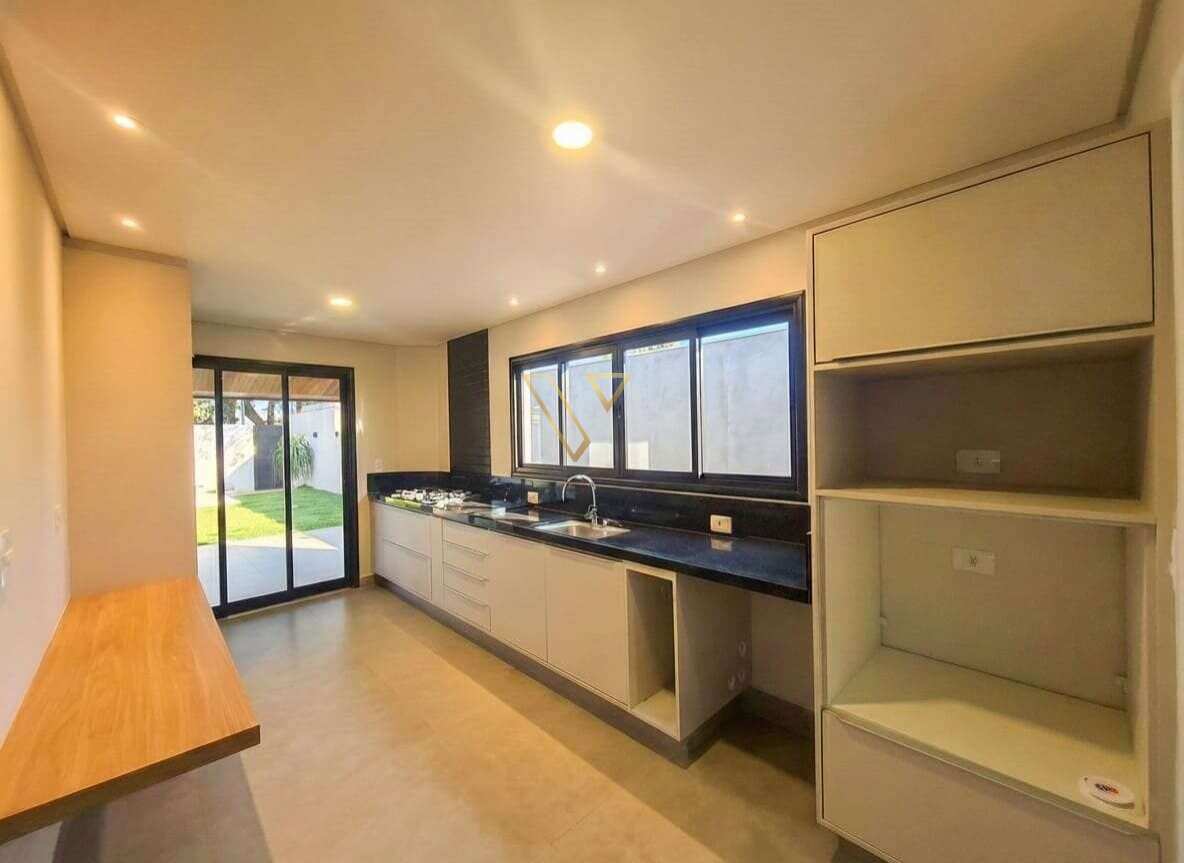 SOBRADO DE ALTO PADRÃO – PORTAL DA SERRA