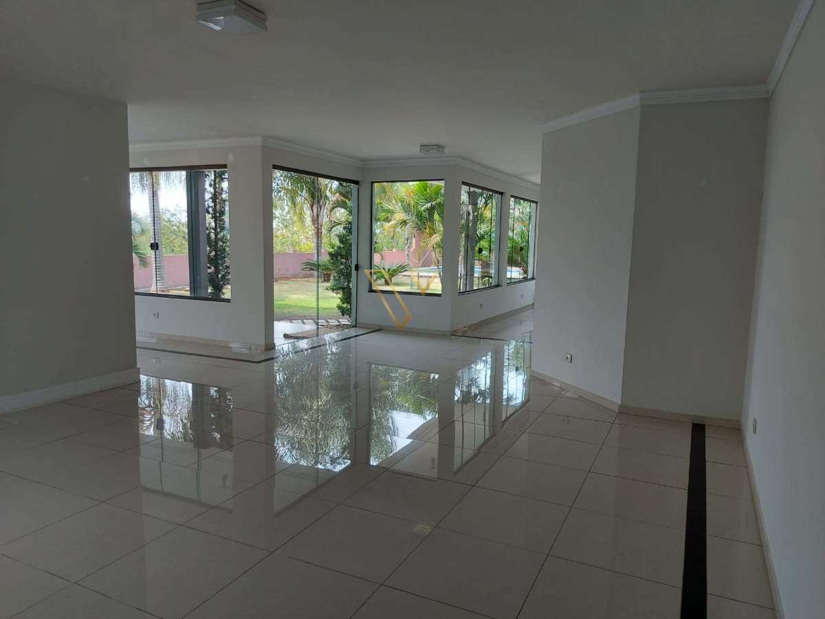 Mansão no Condomínio Chácaras dos Lagos | 4 Suítes | 460 m² Construídos - Vex Imóveis