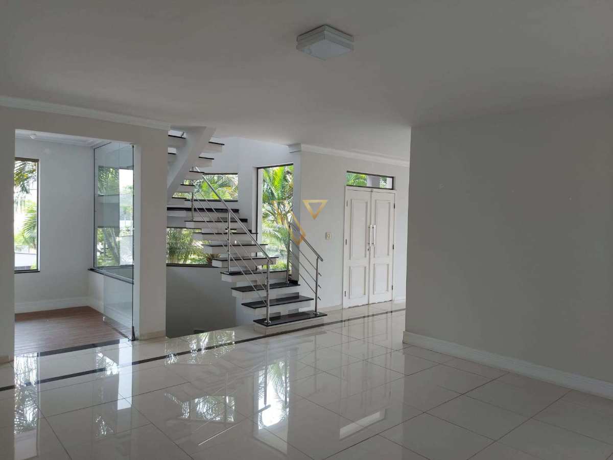 Mansão no Condomínio Chácaras dos Lagos | 4 Suítes | 460 m² Construídos - Vex Imóveis