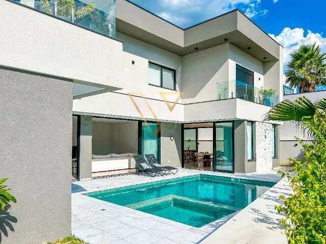 Excelente oportunidade no Alphaville II – Urbanova. Casa de alto padrão com 430 m² de área construída