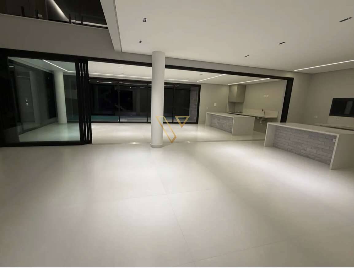Seu Refúgio de Luxo no Condominio Alphaville - Urbanova /Piscina Borda Infinita com vista de tirar o fôlego ... - Vex Imóveis