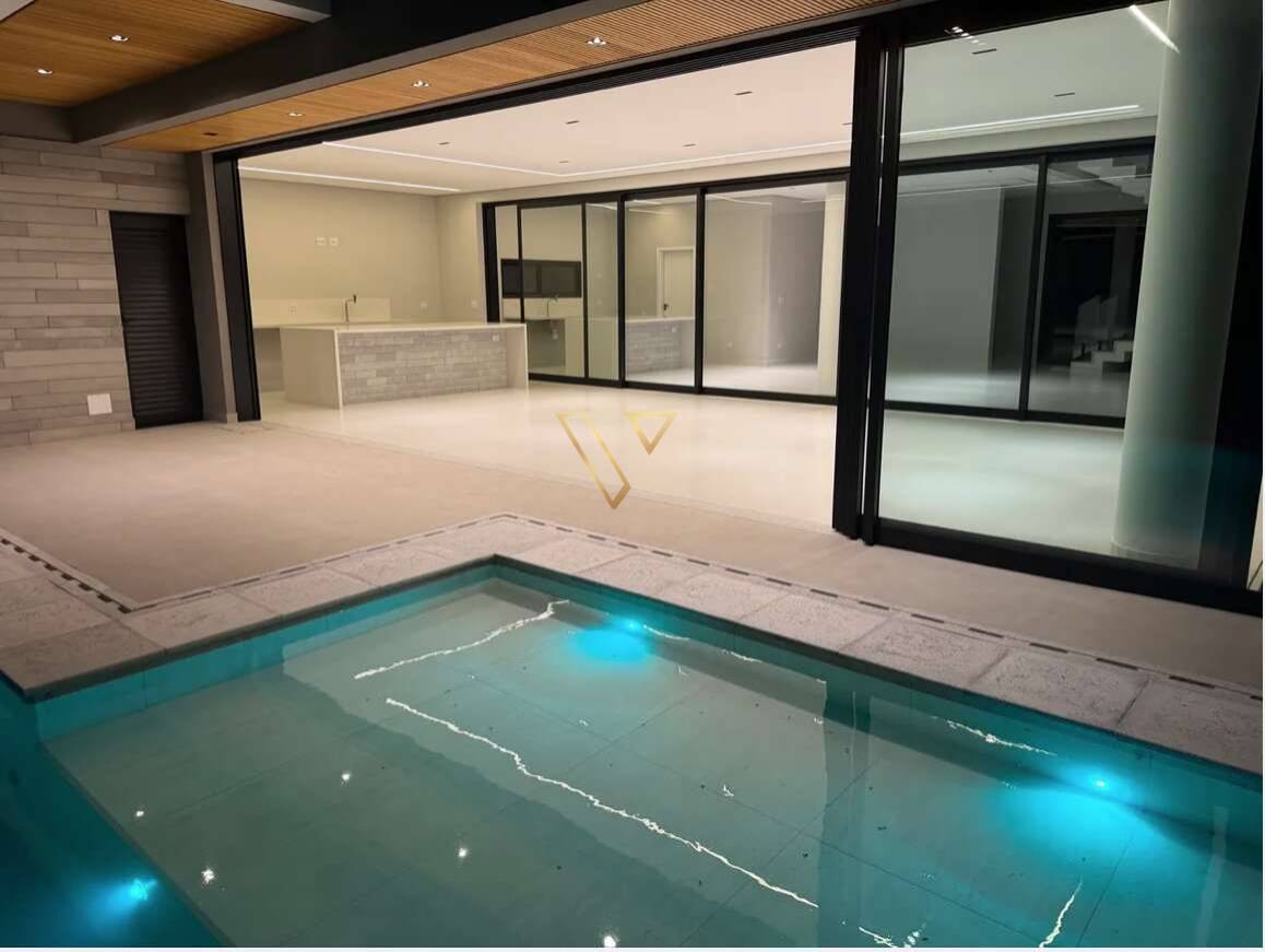 Seu Refúgio de Luxo no Condominio Alphaville - Urbanova /Piscina Borda Infinita com vista de tirar o fôlego ... - Vex Imóveis