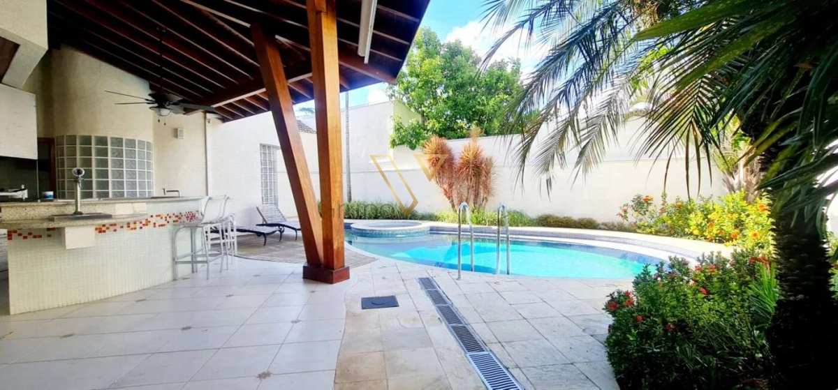 Seu Refúgio de Luxo no Esplanada do Sol / 450 m² de terreno e 335 m² de area construída 4 Suites ,elevador ,lareira ,sauna de mergulho ! - Vex Imóveis