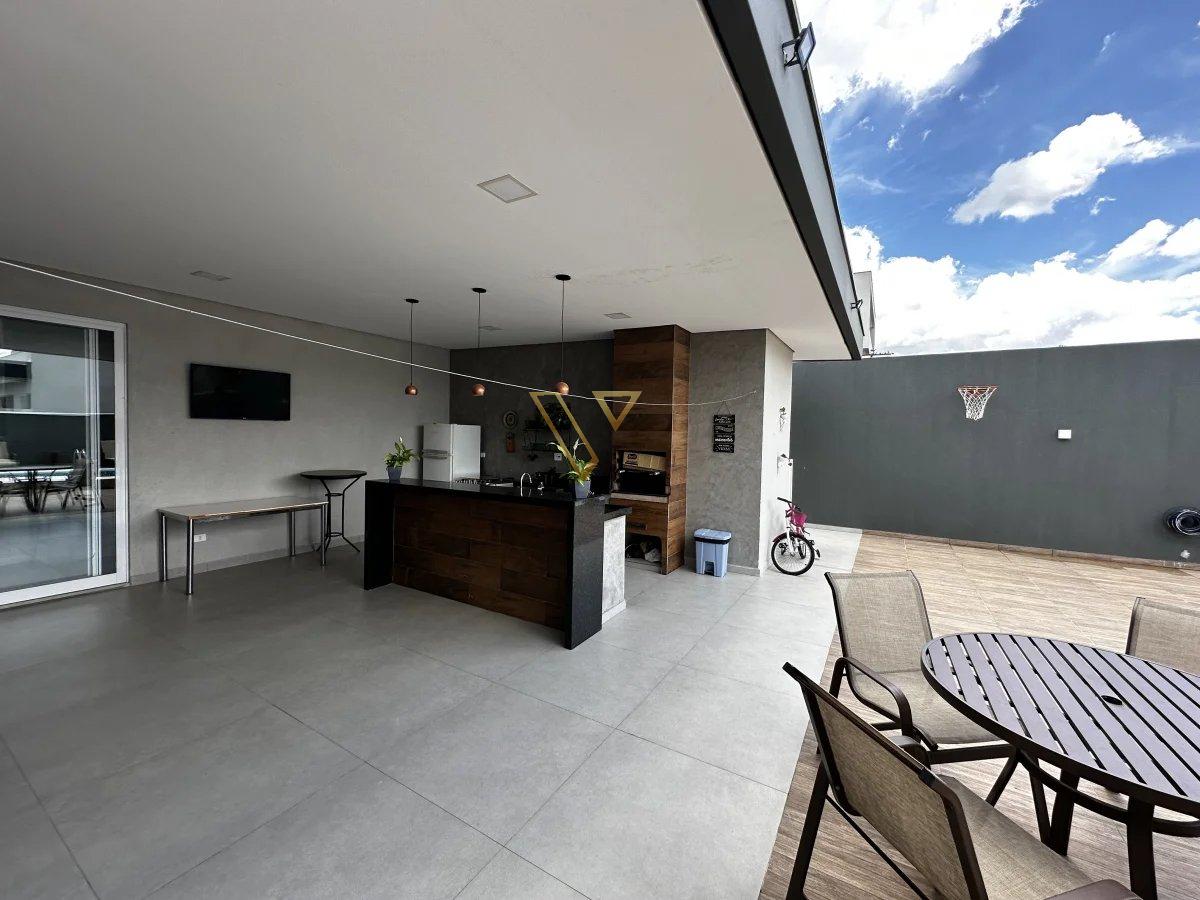 Maravilhosa  casa térrea, localizada no prestigiado Colinas do Parathey Sul com 600 metros de terreno com uma linda piscina - Vex Imóveis