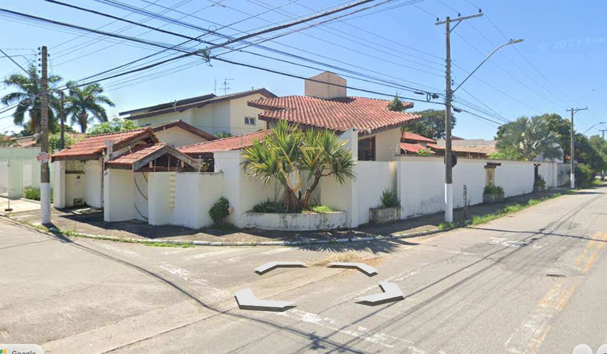 CASA TÉRREA ,COM PISCINA SALÃO DE FESTAS FECHADO COM BLINDEX EM BAIRRO NOBRE DE PINDAMONHABA - Vex Imóveis