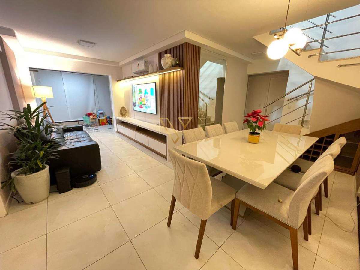 Cobertura Reformada e Mobiliada no Aquarius com 198 m²