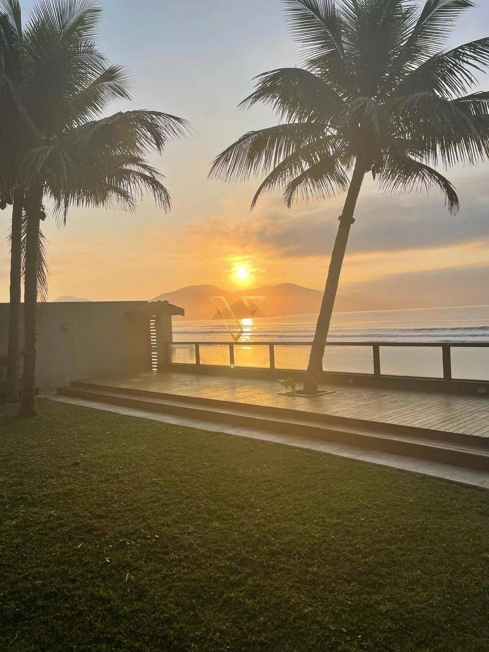 Desfrute da vida à beira-mar com esta espetacular Residência  na Praia da Maranduba. Com uma localização privilegiada. - Vex Imóveis