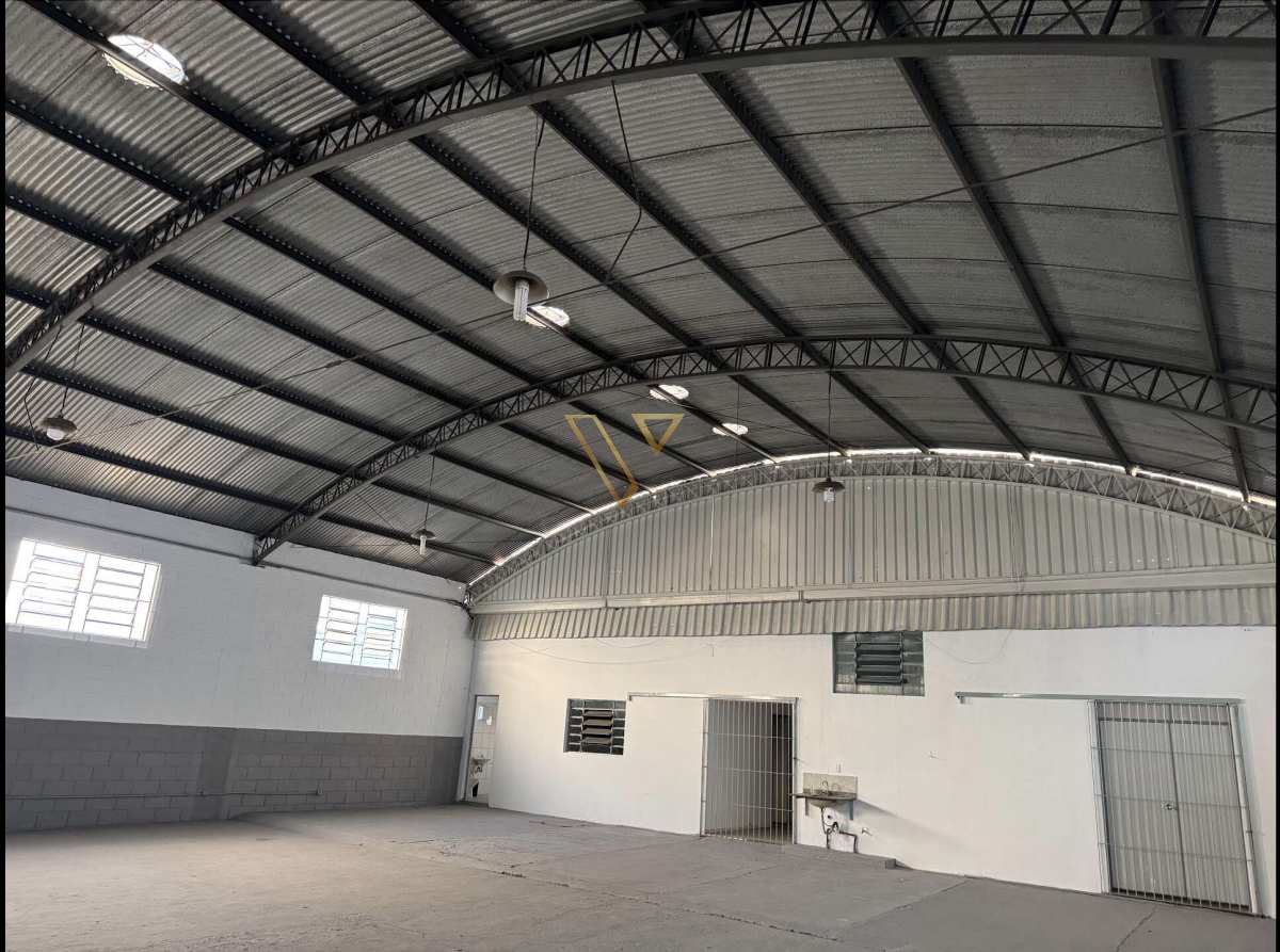 Galpão Comercial e Industrial na Chácaras Reunidas com 1.000 m² de Terreno e 770 m² de Área Construída - Vex Imóveis