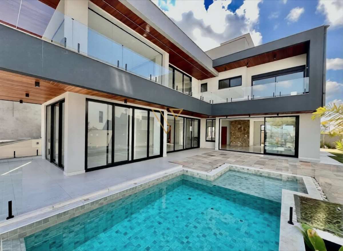 Luxo e Conforto no Urbanova, 530 m² de terreno e 490 m² de área construída ,4 Suites sendo uma master e uma linda piscina - Vex Imóveis