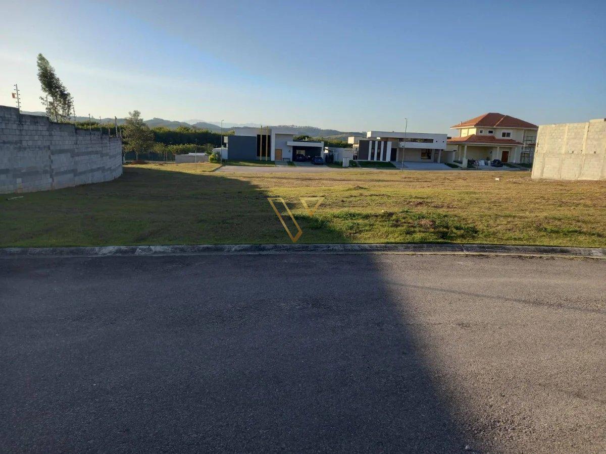 O momento perfeito para investir em um terreno no Colinas do Parathey espaçoso muita qualidade de vida e segurança. - Vex Imóveis