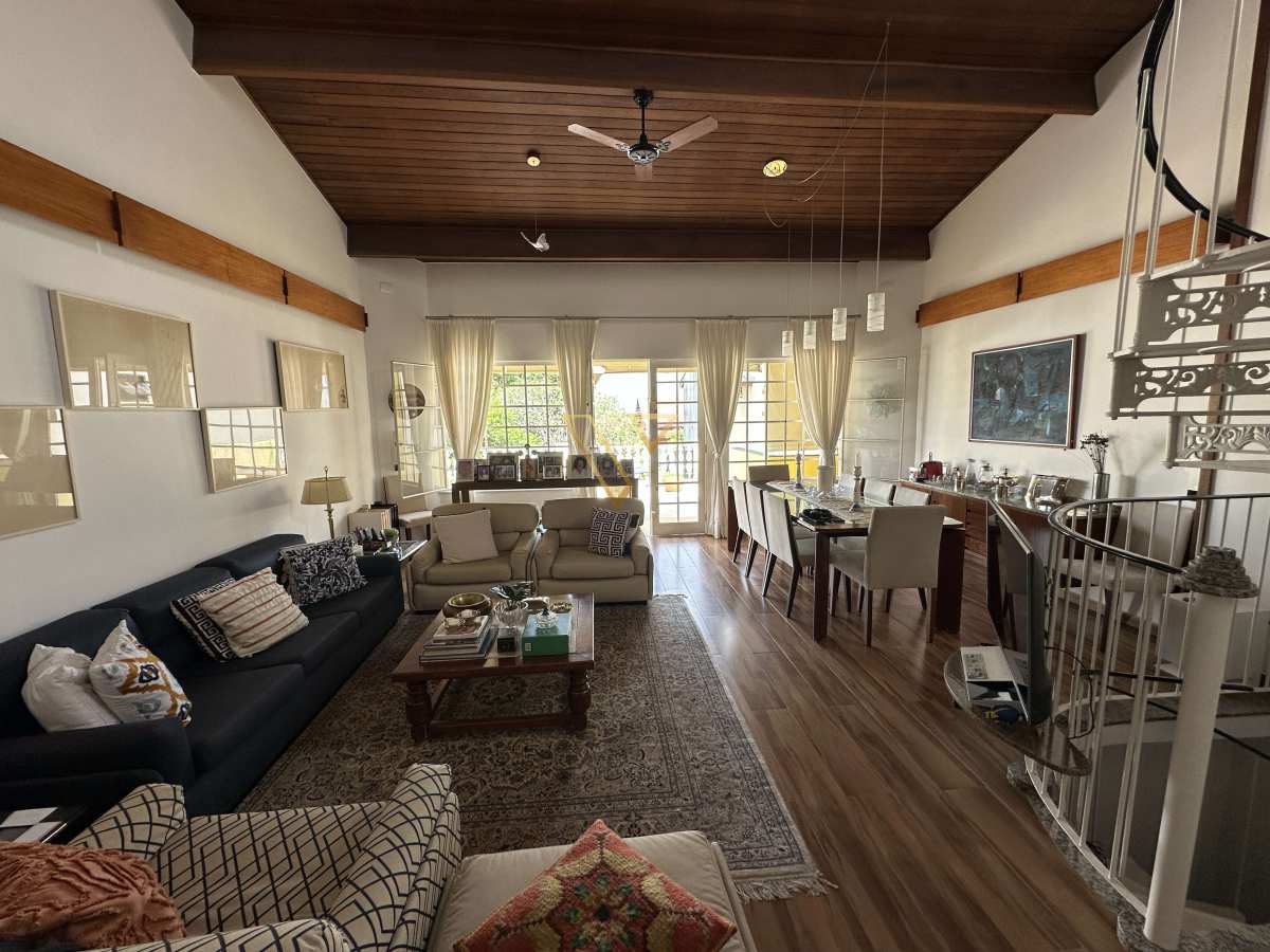 RESIDÊNCIA DE ALTO PADRÃO COM PISCINA,POMAR NO BOSQUE DOS EUCALIPTOS - Vex Imóveis