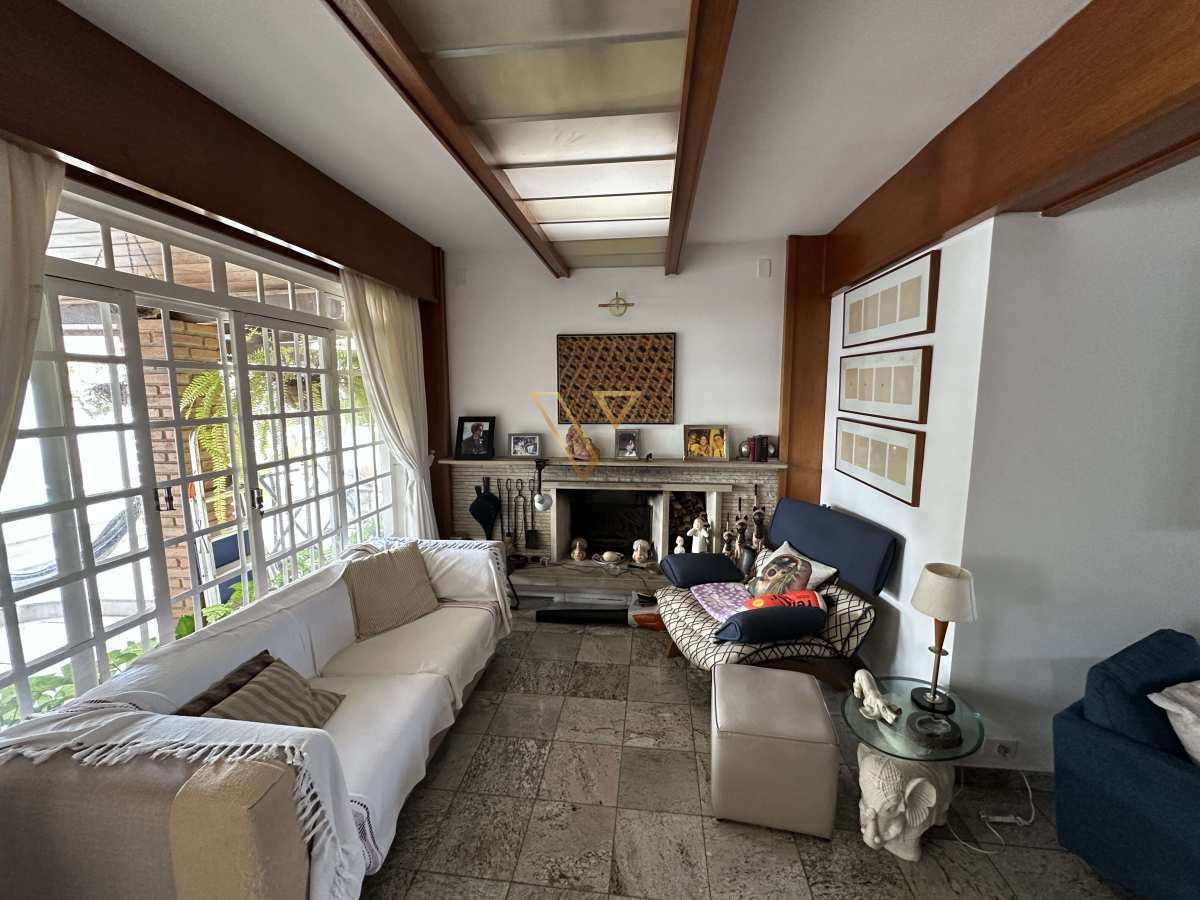 RESIDÊNCIA DE ALTO PADRÃO COM PISCINA,POMAR NO BOSQUE DOS EUCALIPTOS - Vex Imóveis