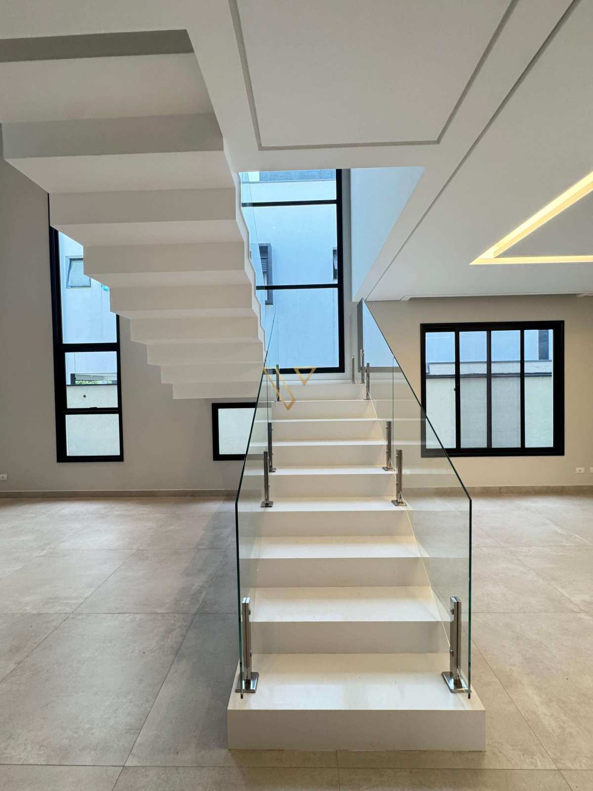 Sobrado novo  de Alto padrão no Condomínio Alphaville II, região privilegiada de São José dos Campos. - Vex Imóveis