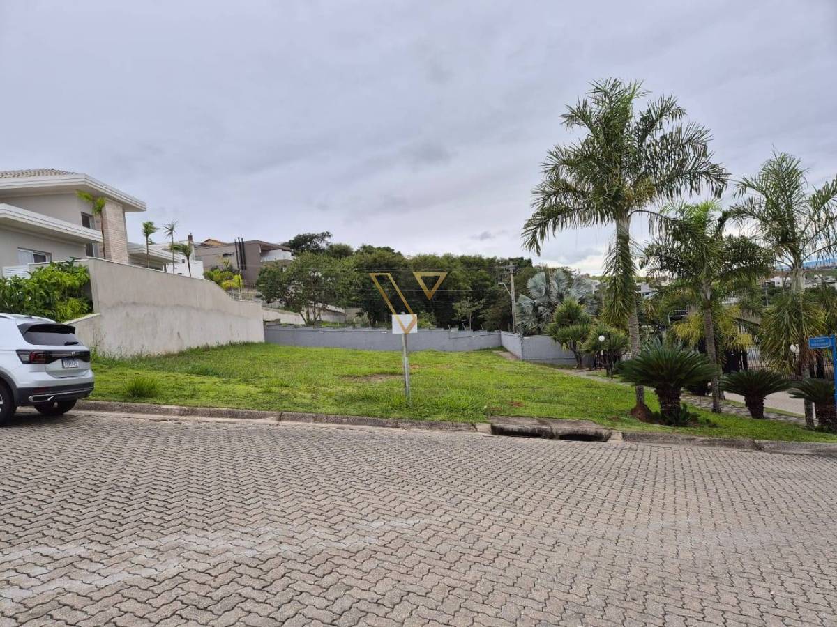 Terreno de 740 m² Plano no Condomínio Reserva do Parathey Sul - Vex Imóveis