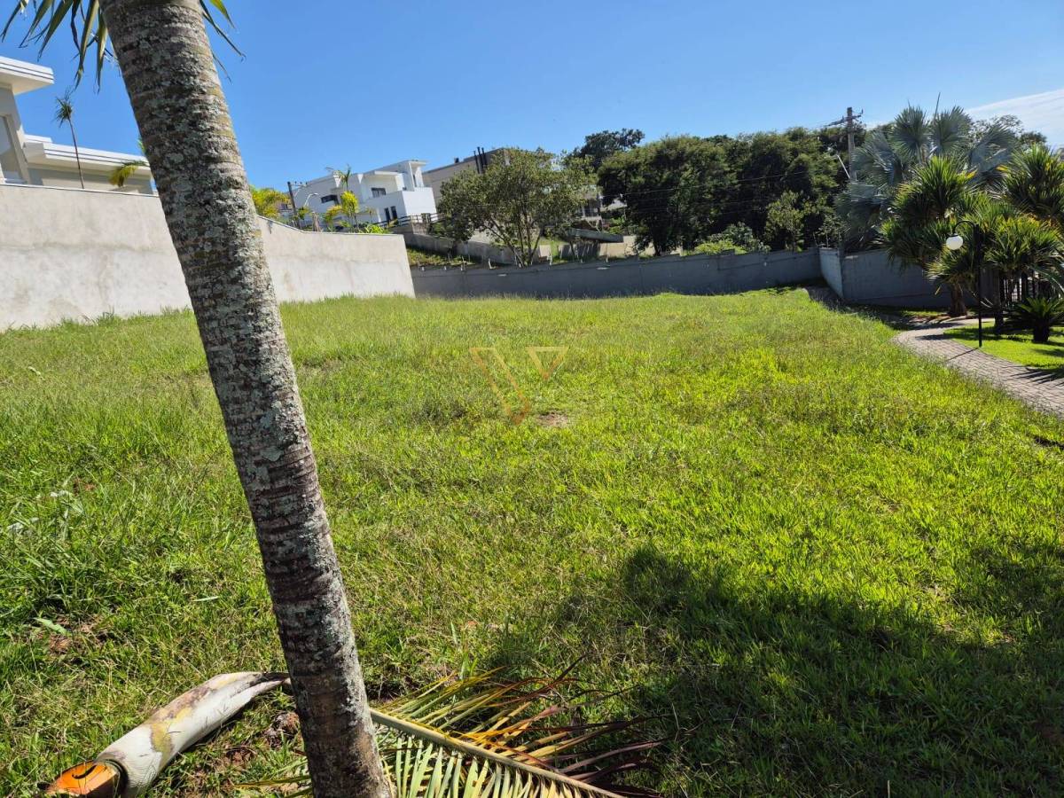 Terreno de 740 m² Plano no Condomínio Reserva do Parathey Sul - Vex Imóveis
