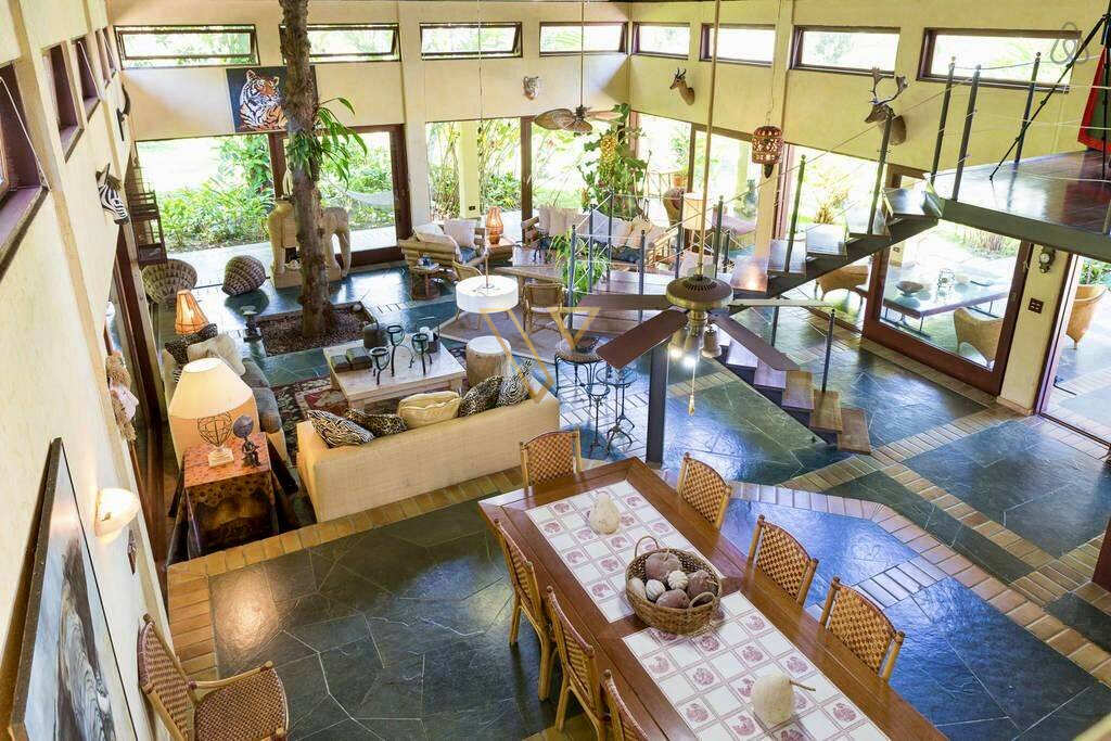 UM REFÚGIO À BEIRA-MAR: VIVA O EXTRAORDINÁRIO EM UBATUBA - Vex Imóveis