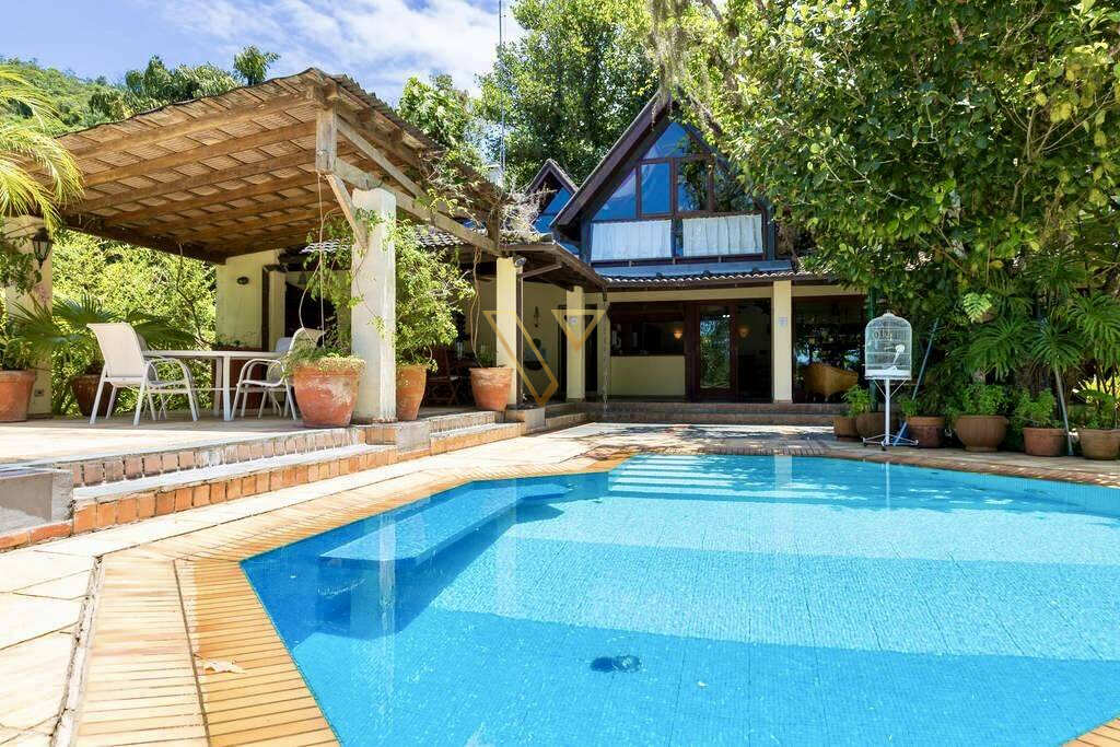 UM REFÚGIO À BEIRA-MAR: VIVA O EXTRAORDINÁRIO EM UBATUBA - Vex Imóveis