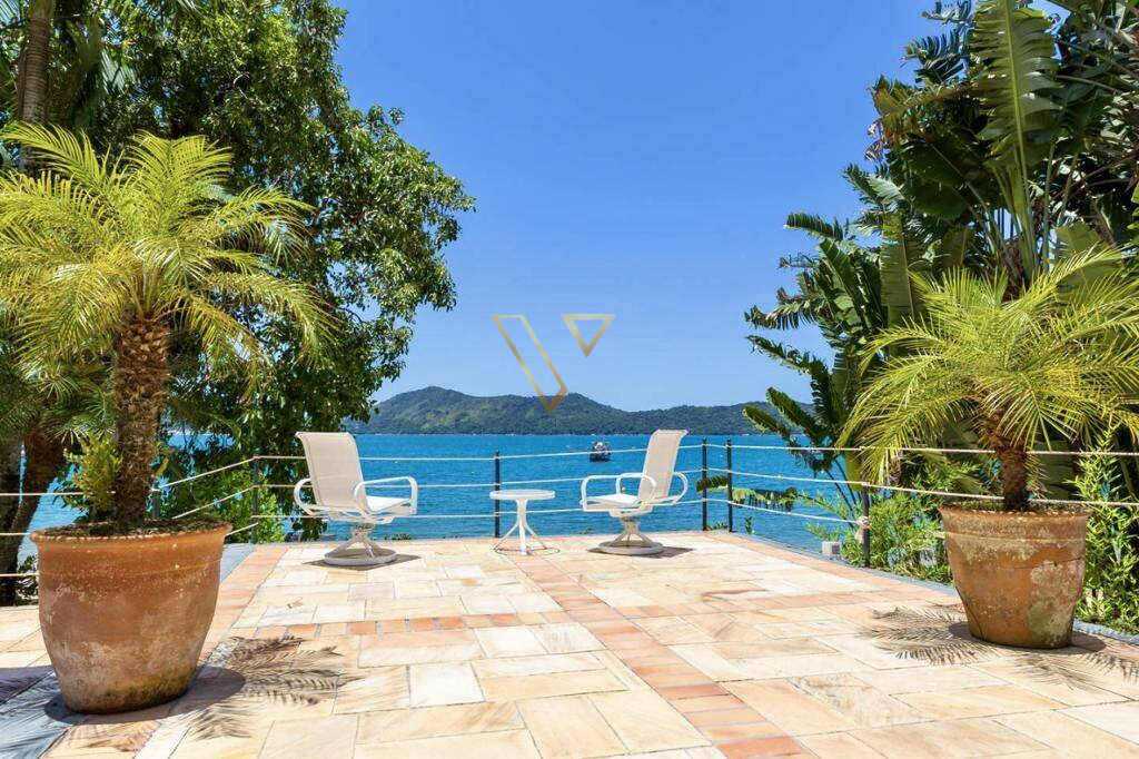 UM REFÚGIO À BEIRA-MAR: VIVA O EXTRAORDINÁRIO EM UBATUBA - Vex Imóveis